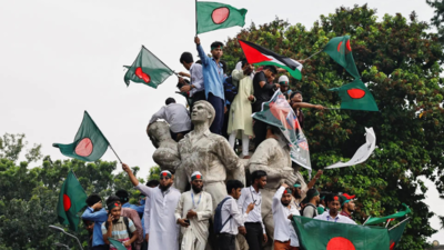 Wounded Bangladesh protesters receive robotic helping hand