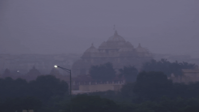 Delhi air pollution: Smog returns as AQI plunges to 'very poor' category