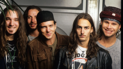 Pearl Jam honors Temple of the Dog and Bruce Springsteen at Sydney Concert