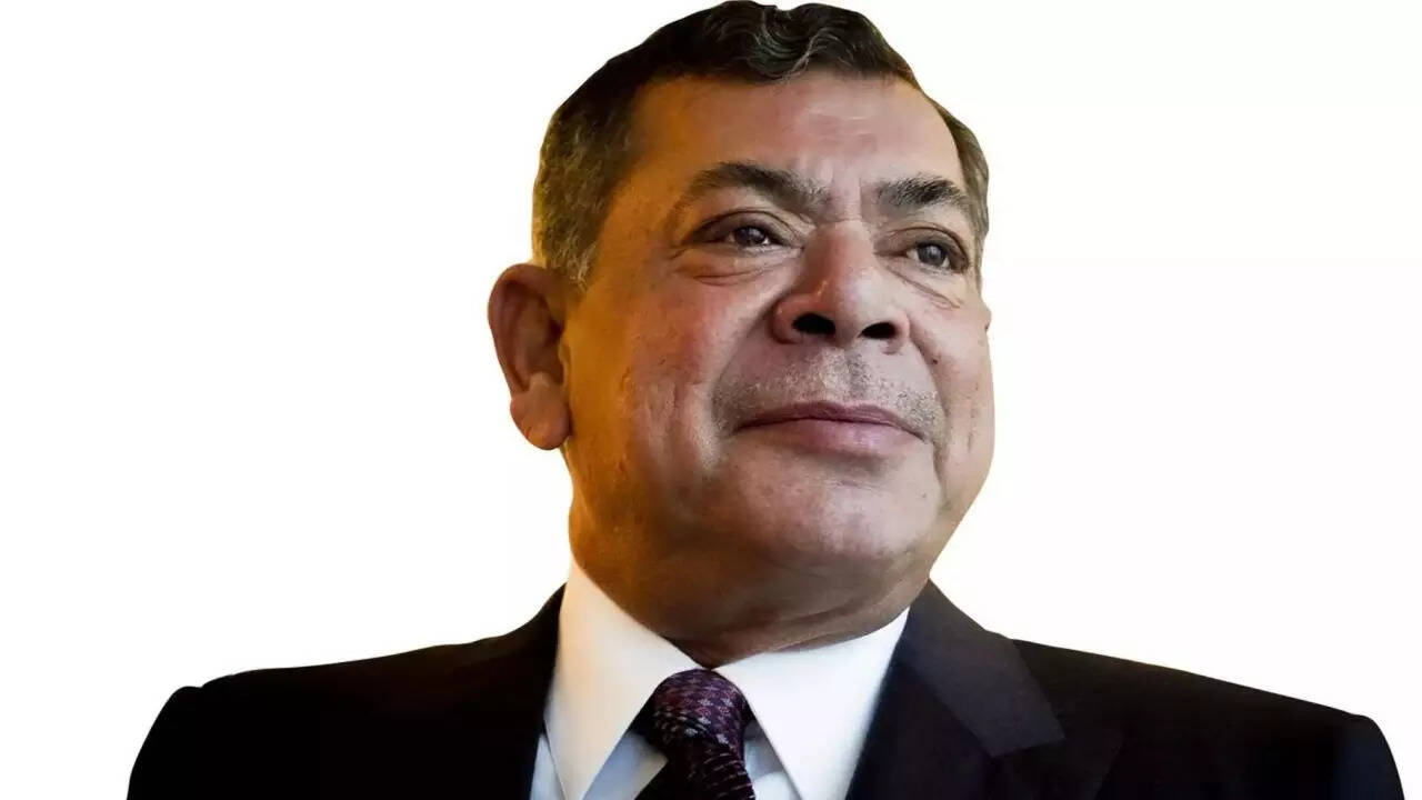 Shashi Ruia, Indian billionaire & Essar group co-founder, dies at 81 - The  Times of India