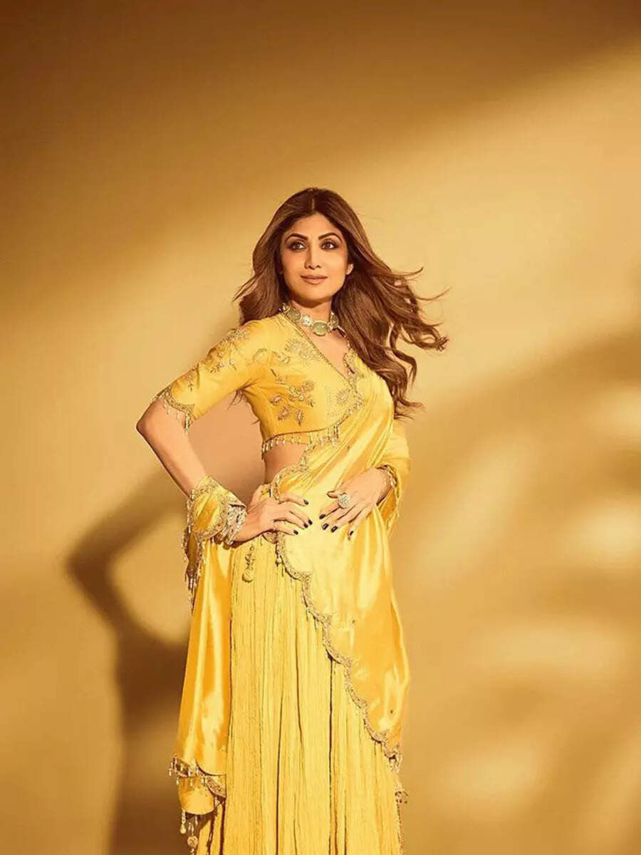 Bollywood Shilpa Shetty Golden Color Lehenga main image 0
