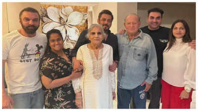 Salman Khan gives major family vibes as he poses with Salim Khan, Arpita Khan, Sohail Khan, Arbaaz Khan and others in this heartwarming photo