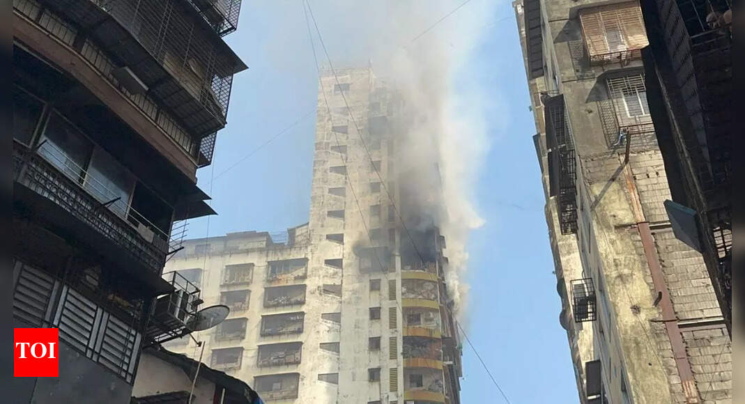 Mumbai Building Fire: Fire breaks out in residential highrise in Mumbai ...