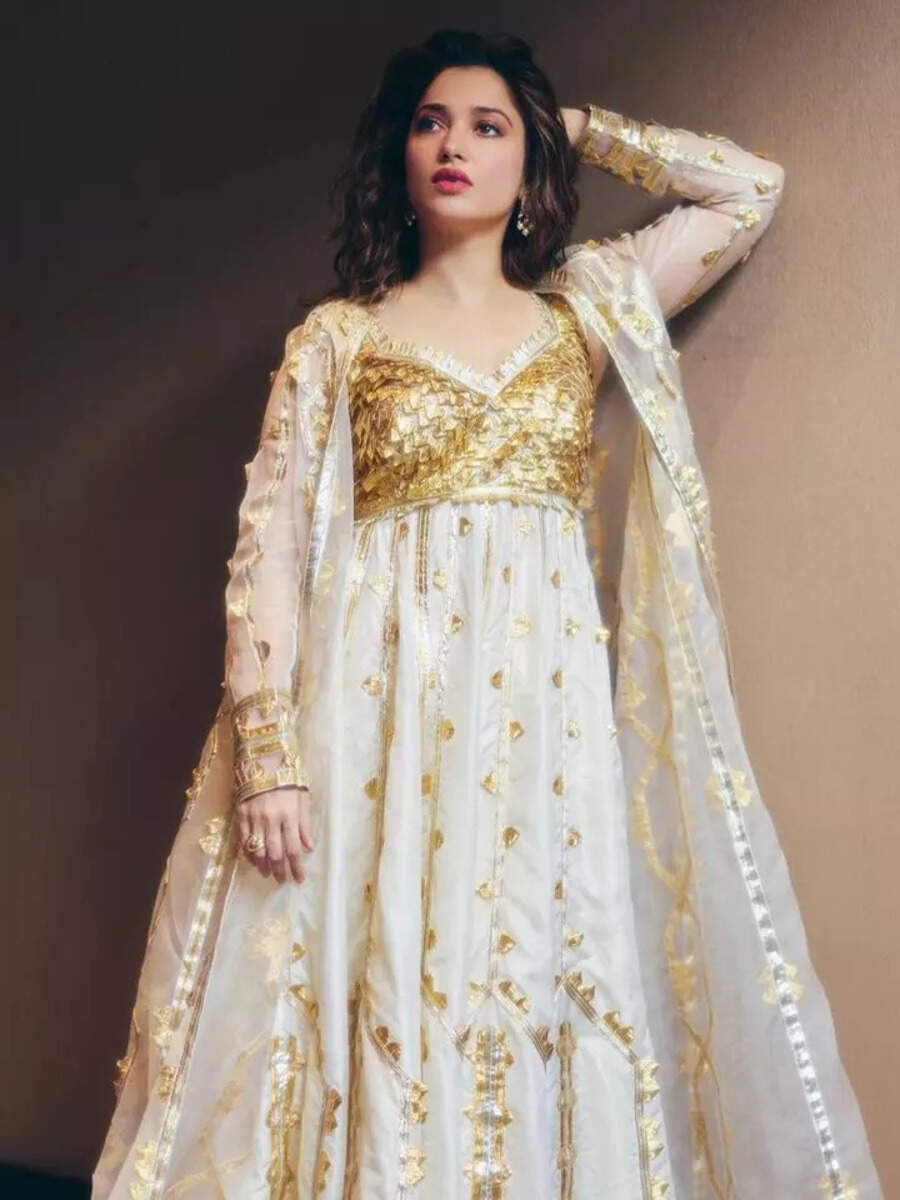 ​Bollywood's fashion queen-approved white looks​