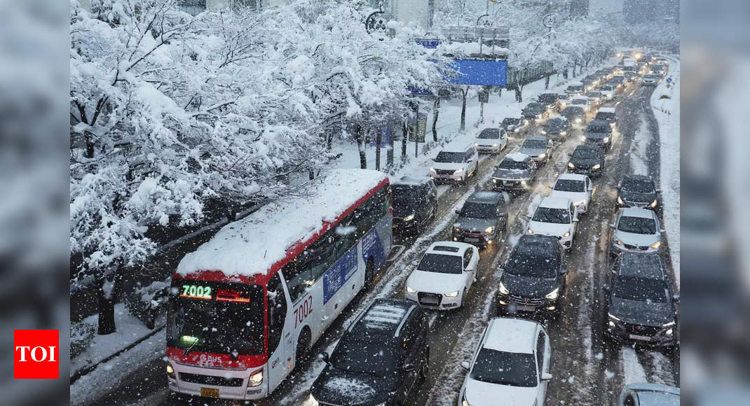 South Korea blanketed in heavy snow; four dead, travel in chaos as winter fury strikes