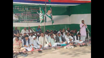 RJD demands implementation of 65% quota, stages dharna at Ara