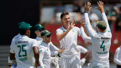 South Africa in control after Sri Lanka crash to 42 all out in first Test