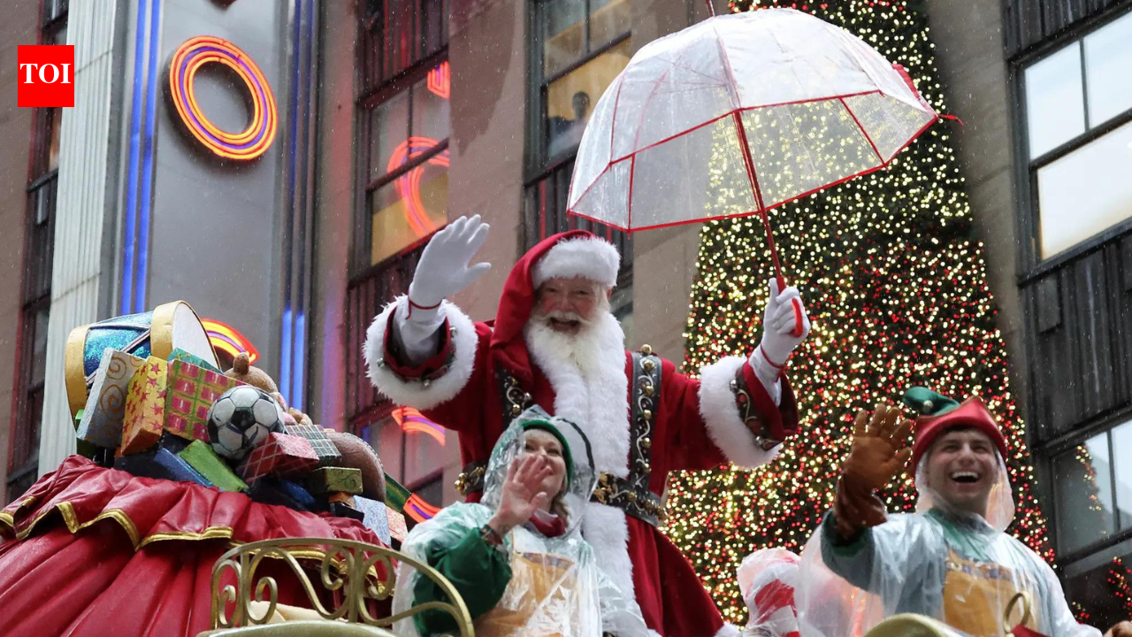 Santa, clowns, and protesters: Rain, Gaza demonstrations fail to dampen ...