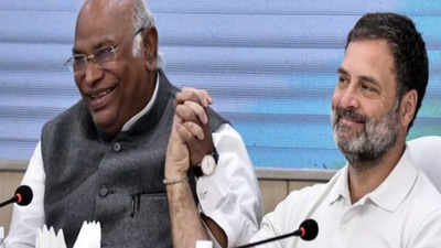 After Maharashtra poll debacle, Congress' top leaders huddle in Delhi meet