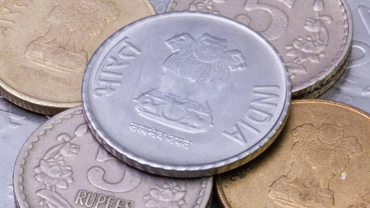 How much does the government spend to mint coins and print notes 