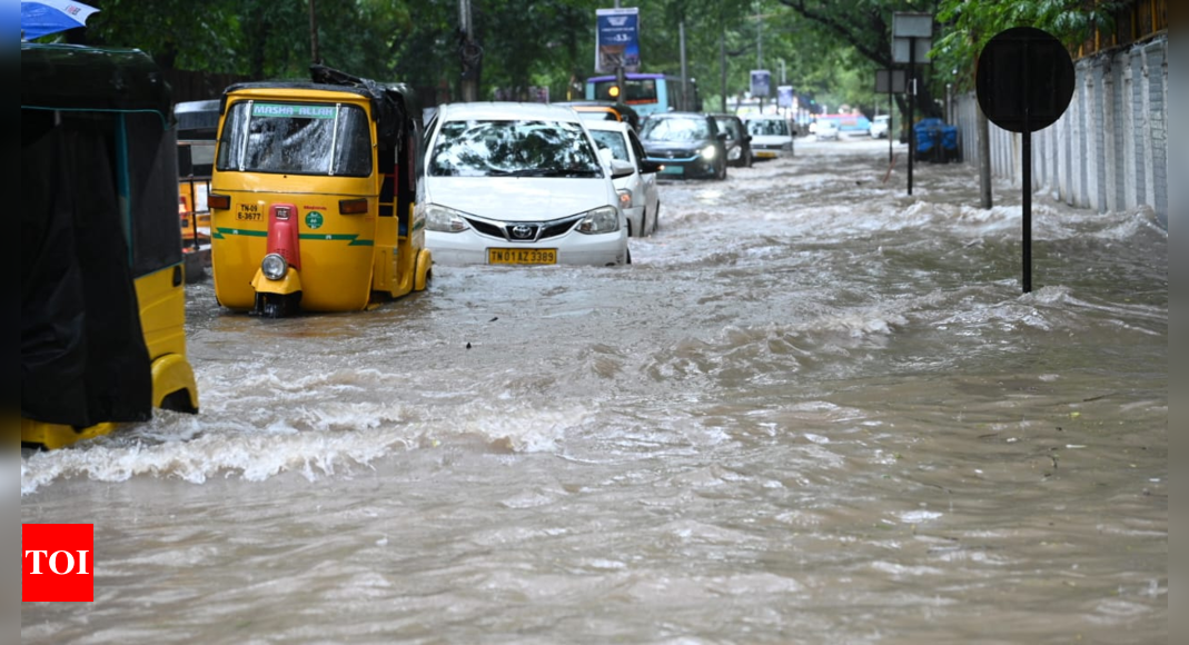 Chennai floods: Heavy rains cause major traffic chaos.