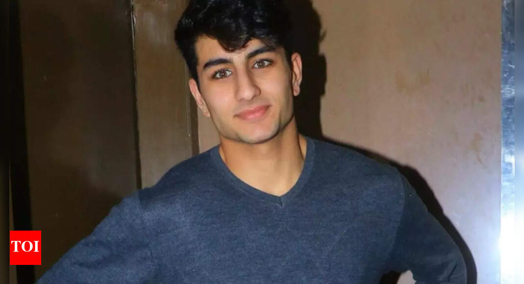 Ibrahim Ali Khan's gym bag sparks curiosity