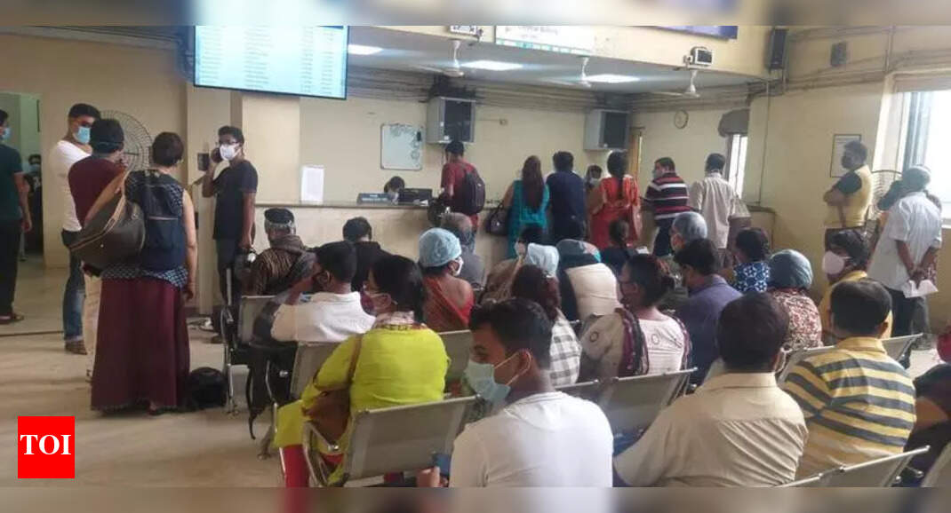 Bangladesh crisis halts Kolkata surgeries.