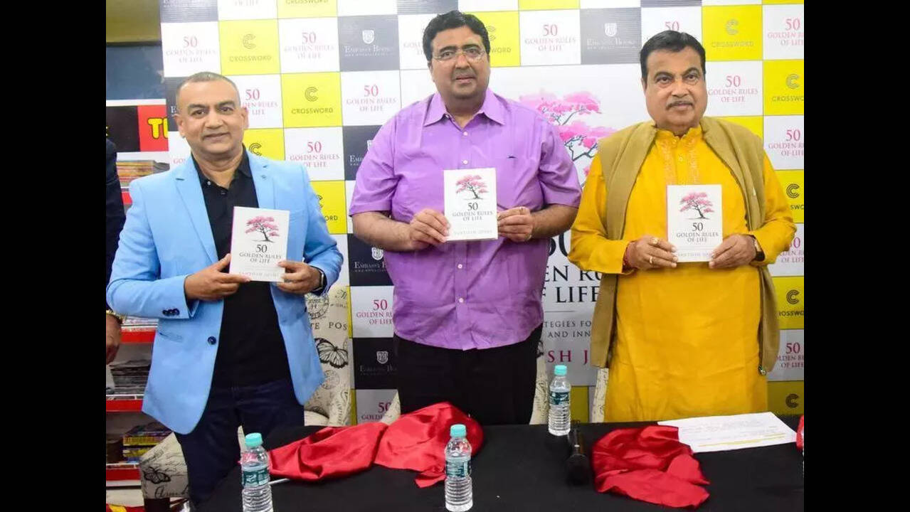 Nitin Gadkari Highlights Universal Political Dissatisfaction at Book Launch  | Nagpur News - Times of India