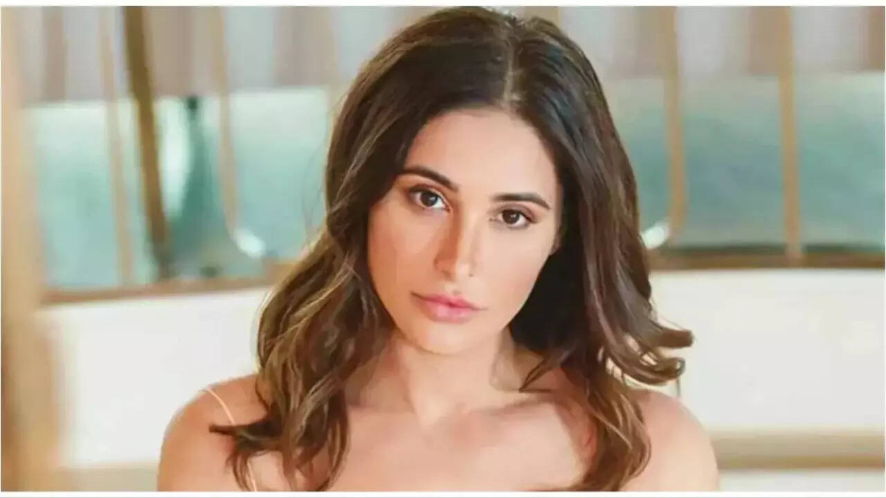 Aliya Fakhri was trying to get back with ex after split: Jacobs mother |  World News - Times of India