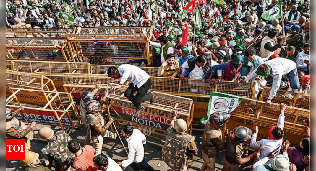 Farmers protest: Noida-to-Delhi feels pain of ‘farm fire’ | Delhi News ...