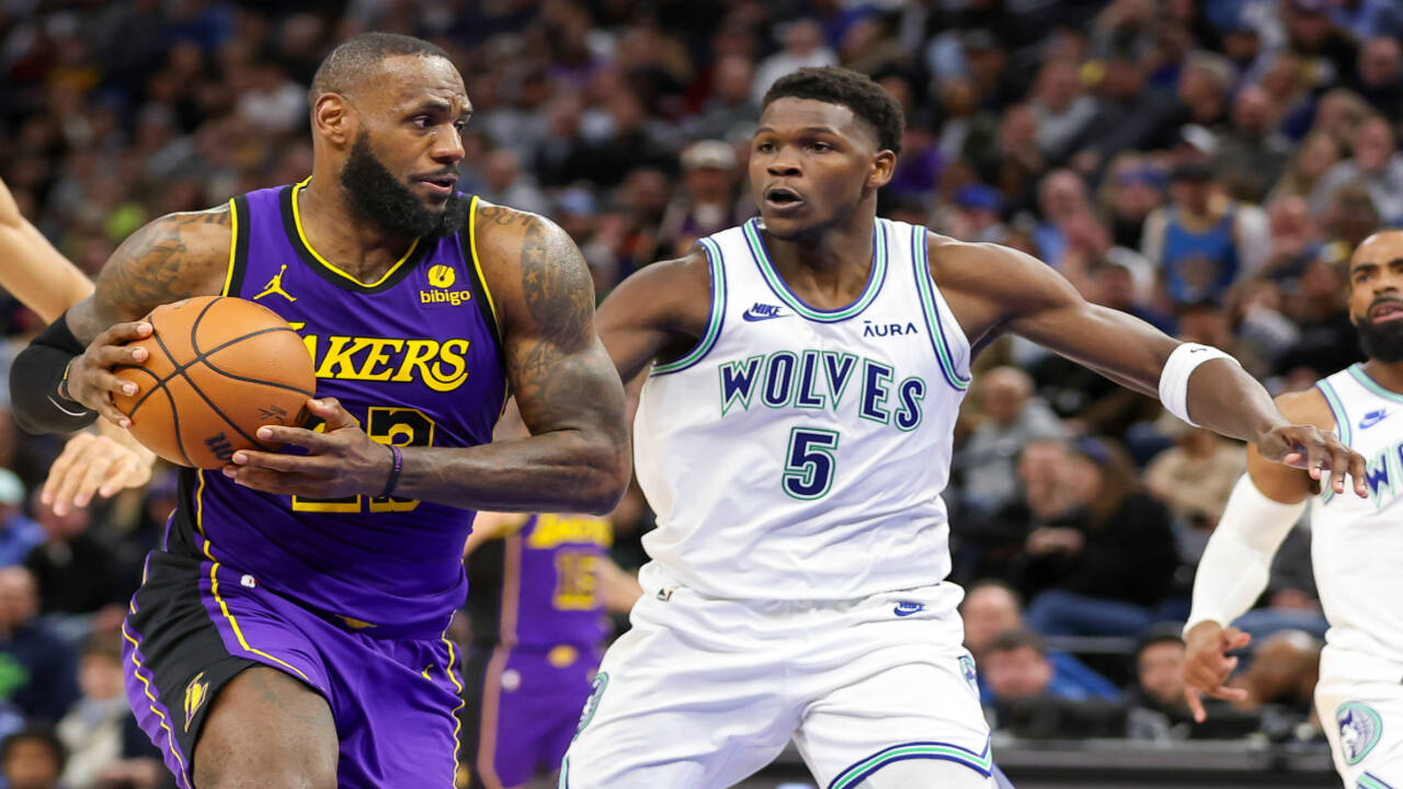 LeBron James and Anthony Edwards "fight" with verbal exchange during Lakers  warmup | NBA News - Times of India