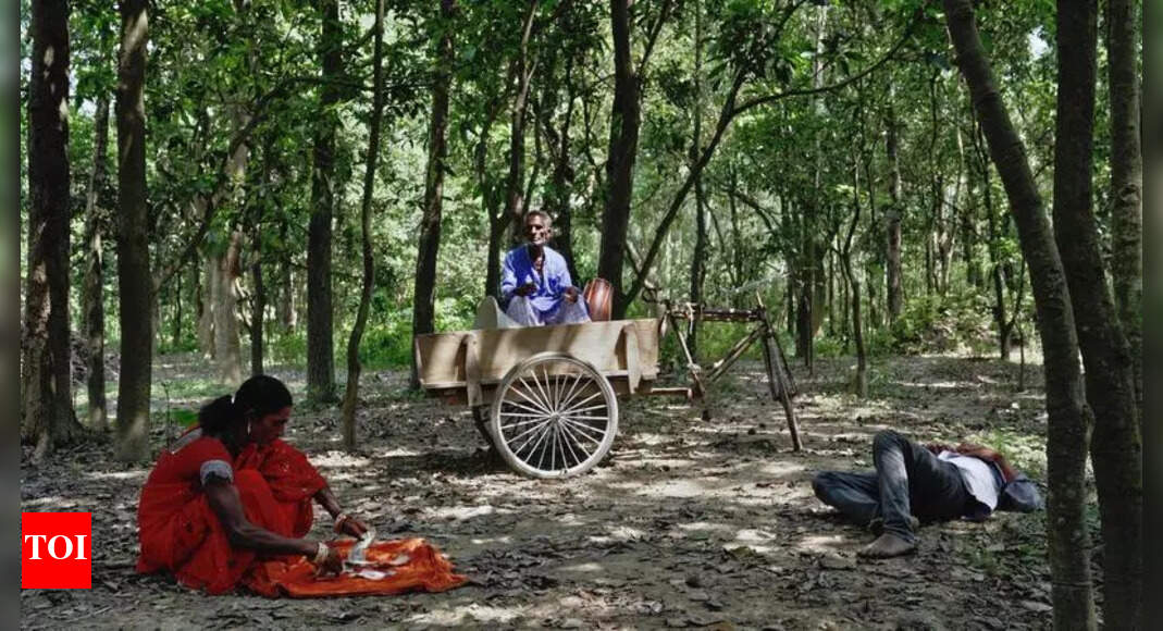 Historic Bajjika Film 'Aājoor' with Launda Dance Troupe Actor Competes