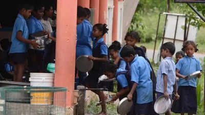 Midday meal cooks' pay stuck at 2009 level in 10 states/UTs