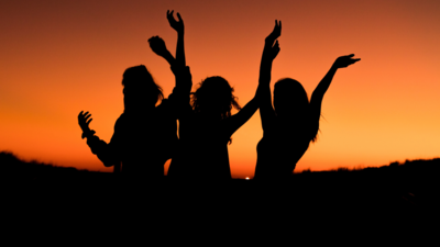 Top 5 Zodiac Signs Who Can Make Friends Anywhere