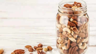 What is the right way to store nuts for a long time?