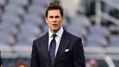 'This is so weird': Former NFL star Tiki Barber slams Tom Brady for Daniel Jones' comments during Giants' Thanksgiving game against Cowboys