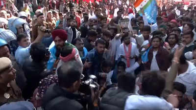 NSUI members detained during protest march towards Parliament in Delhi