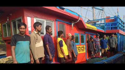 10 arrested for illegal fishing