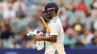 Watch: Pat Cummins' vicious short ball sends swashbuckling Rishabh Pant packing