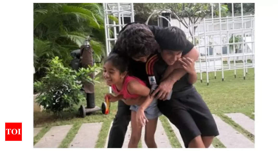 Allu Arjun shares a sweet moment with kids Ayaan and Arha while celebrating ‘Pushpa 2’s box office success | Telugu Movie News