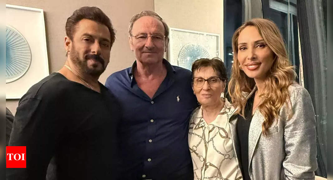 Salman Khan joins Iulia Vantur’s family to celebrate her father’s birthday, she calls them ‘2 Heroes’ | Hindi Movie News