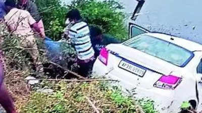 Joyride for toddy ends in tragedy: 5 friends drown as car plunges into Telangana lake