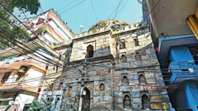 Lodhi tombs lost in urban maze: How Delhi is eating up its heritage