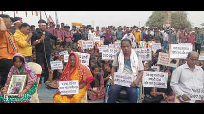 Locals block highway to protest delayed road work, bridge construction