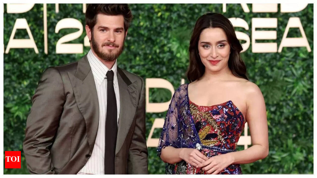 Spider-Man star Andrew Garfield poses with Stree beauty Shraddha Kapoor  on red carpet; fans root for her Hollywood debut - Pics Inside | - Times of  India