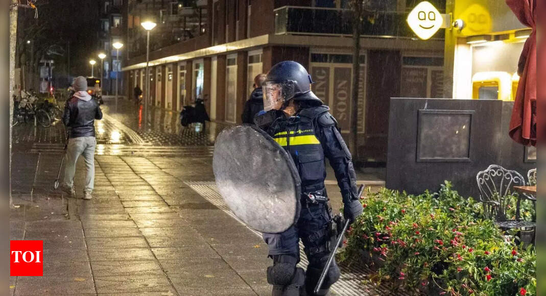 Netherlands starts border controls to curb migration - Times of India