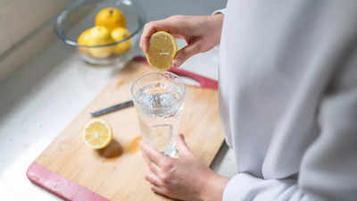 7 reasons to drink warm water with lemon juice every morning