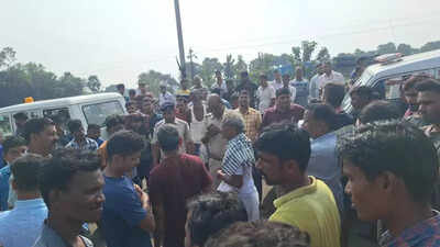 3 labourers killed as bus hits bike on NH-53