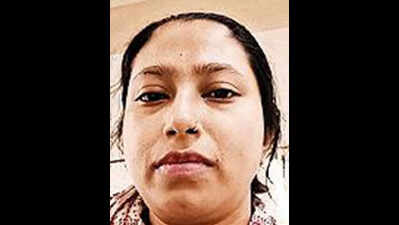 Heroic Pregnant Mother Saves Daughter from Fatal Bus Accident in Mumbai