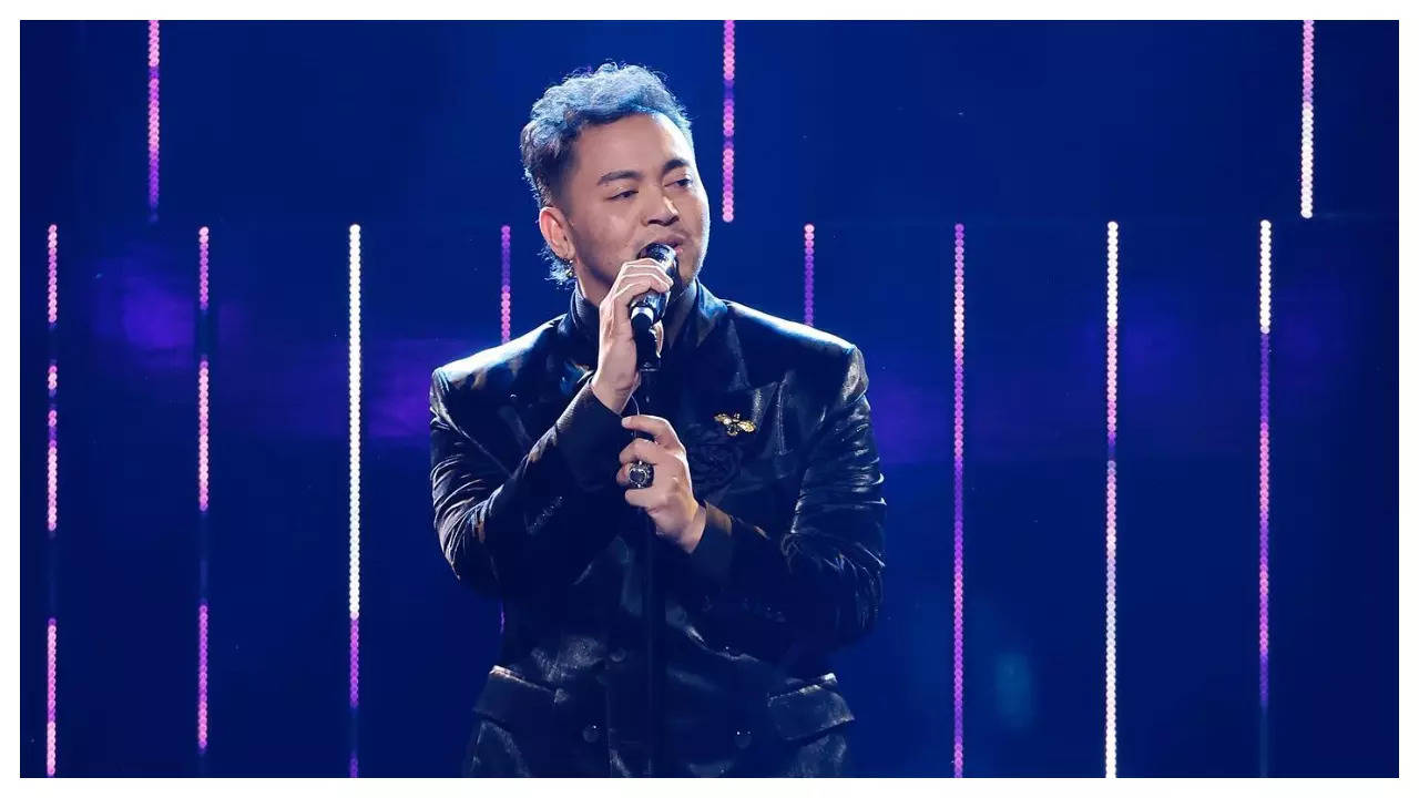 The Voice Season 26 declares its new winner, Sofronio Vasquez wins the  trophy - Times of India