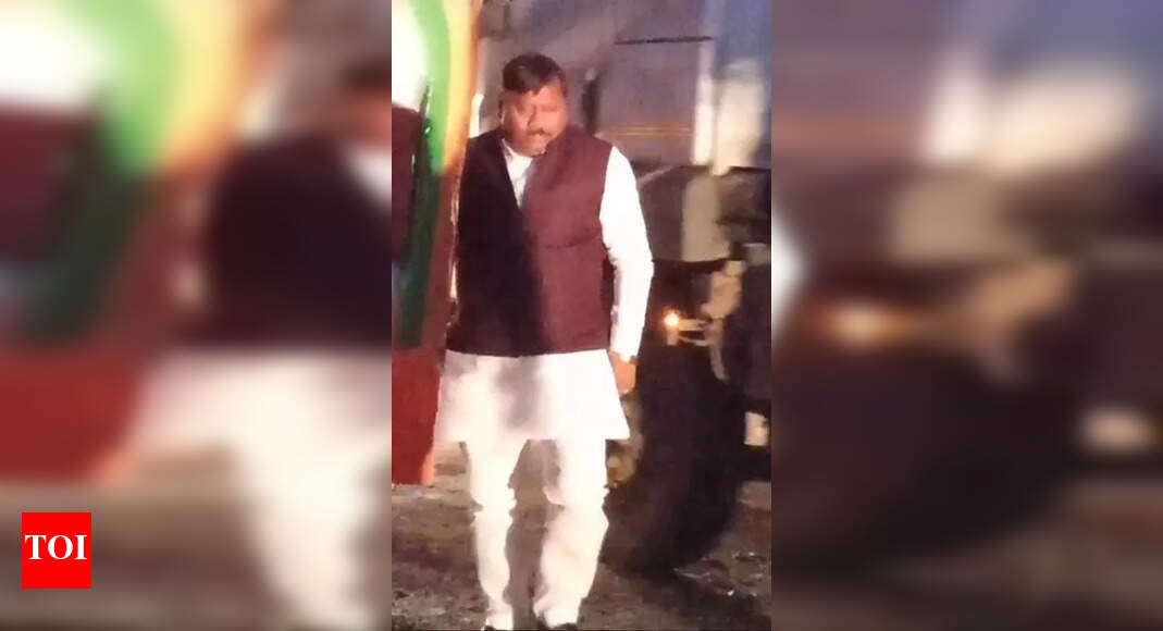 BJP MLA Goes Viral for Pushing Broken-Down Bus to Clear Traffic Jam ...