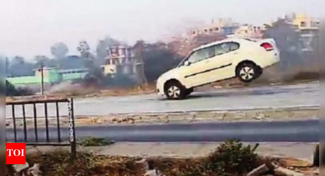 Mumbai-Ahmedabad Highway Car Ramp: Car flies 25ft after hitting ramp ...