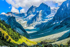 Want to visit hills to witness snowfall? 5 precautions you should take