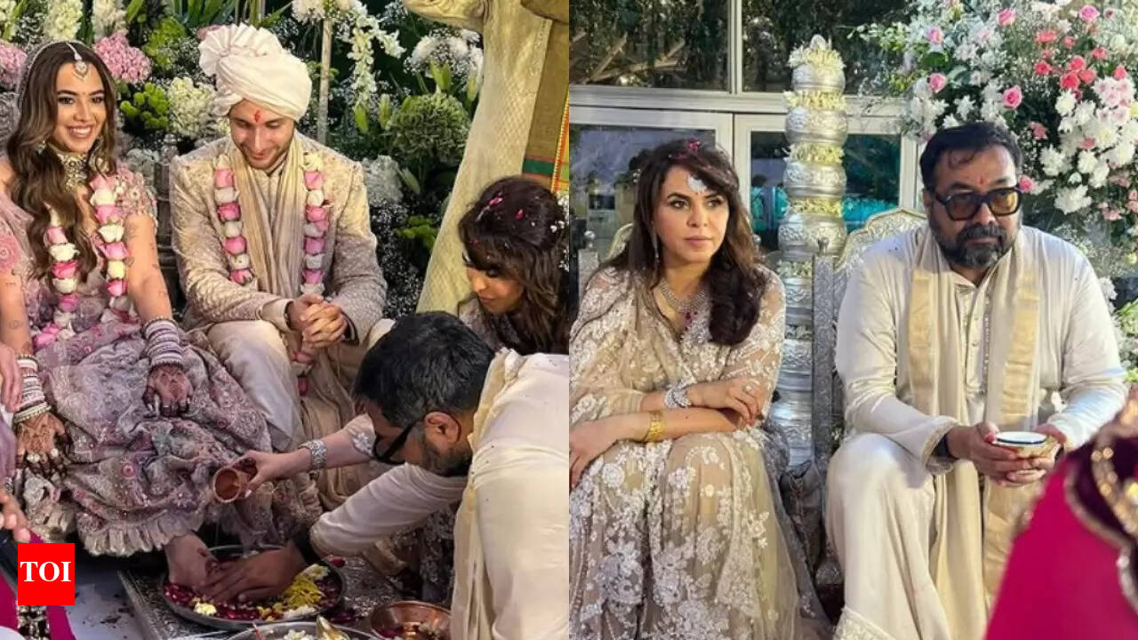 Anurag Kashyap and his ex wife Aarti Bajaj perform rituals at daughter Aaliyah Kashyap s wedding says Ye bhi gayi Hindi Movie News Times of India
