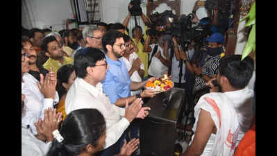 Central Railway stays razing of 5 unauthorised temples outside Dadar station; Sena UBT, BJP claim credit