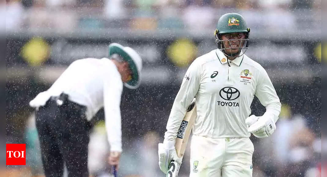 Rain halts Australia's steady start against India's bowling.