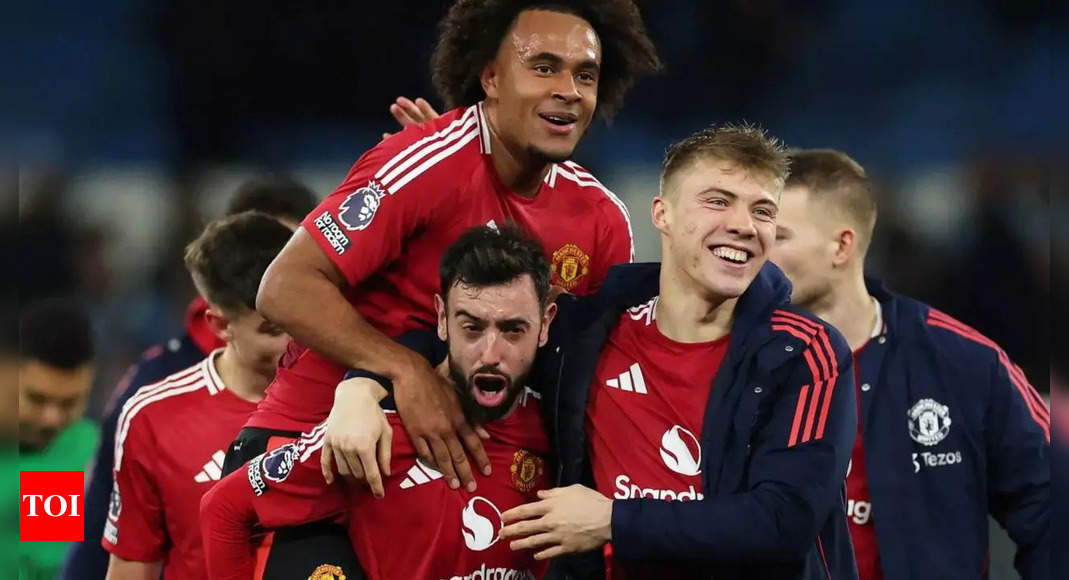 Manchester United edge out Manchester Metropolis 2-1 with dramatic late targets | Soccer Information – Instances of India