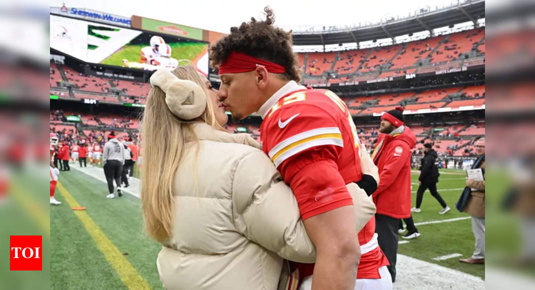 Brittany Mahomes’ game-day fashion turns heads in cream puffer and luxe prada earmuffs at Chiefs-Browns match | NFL News – Times of India