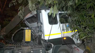 Truck carrying gravel hits roadside tree in Delhi's South Moti Bagh