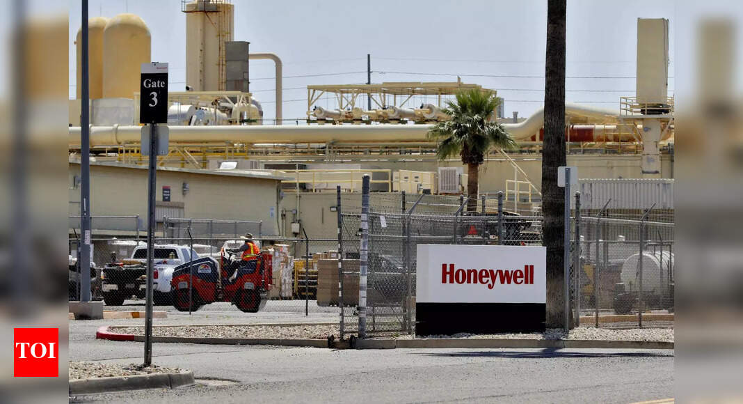 Honeywell considers spinning off aerospace business amid Elliott's breakup push